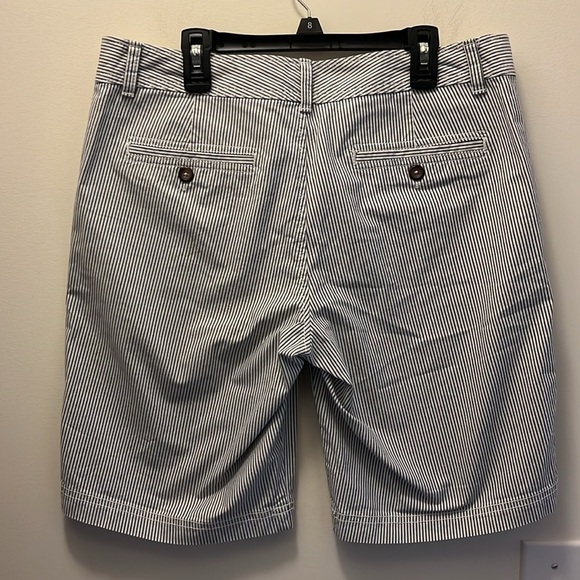 Dockers Striped navy and White striped Bermuda shorts size 8 - Picture 2 of 9